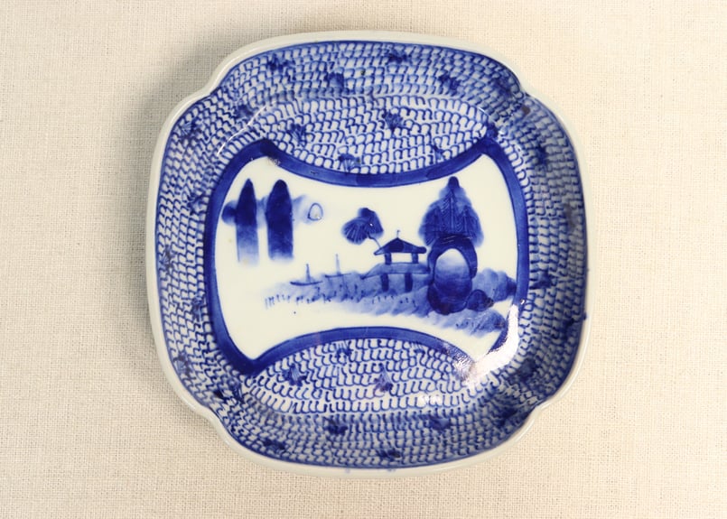 江戸幕末染付山水と微塵唐草図入隅角なます皿①少フリモノ