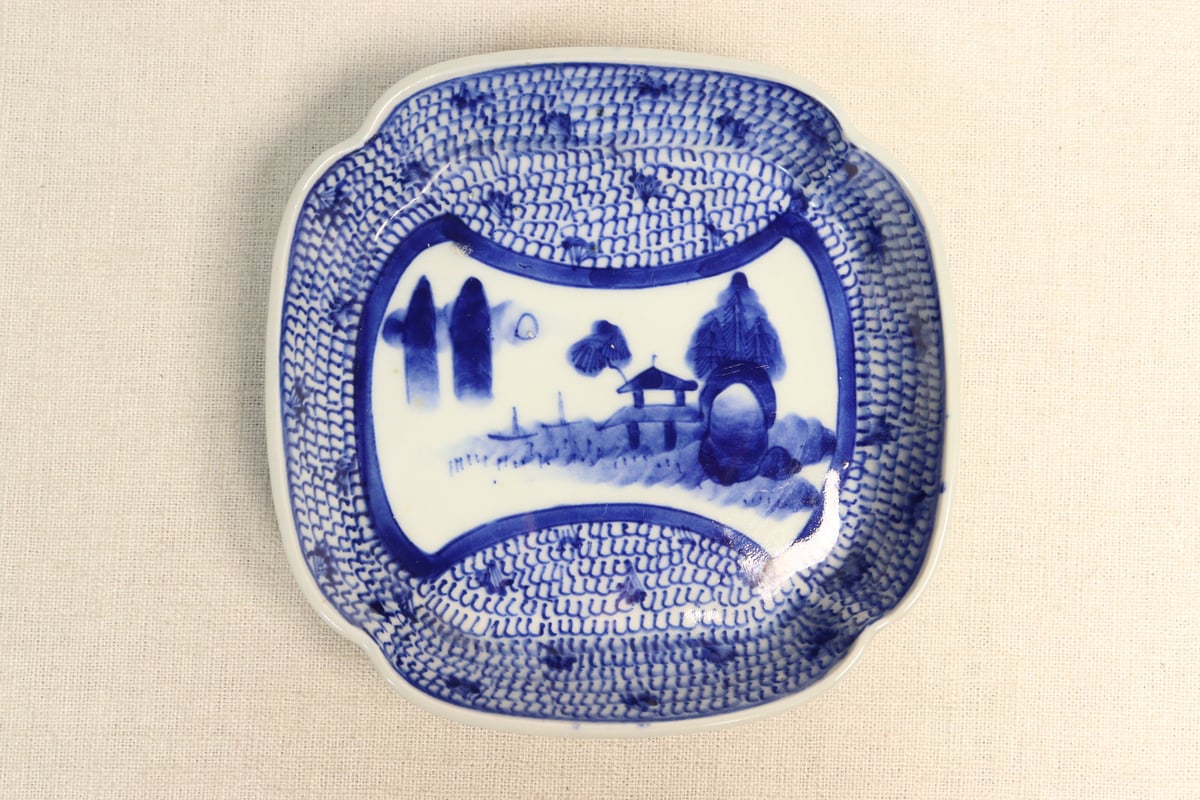 江戸幕末染付山水と微塵唐草図入隅角なます皿①少フリモノ | 吉祥寺