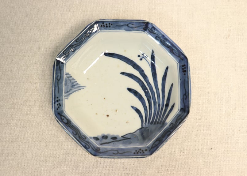 江戸後期染付水仙図八角皿③少甘手,フリモノ、窯傷 | 吉祥寺PukuPuku