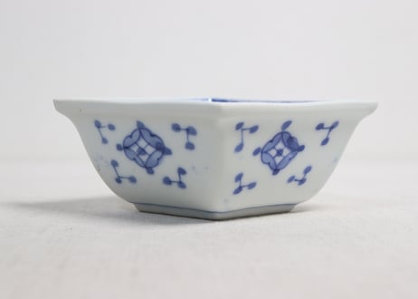 明治後期~大正染付牡丹と山水図菱形小鉢②少かたつき