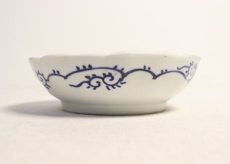 明治前期色絵葵と蝶図なます皿② 窯傷
