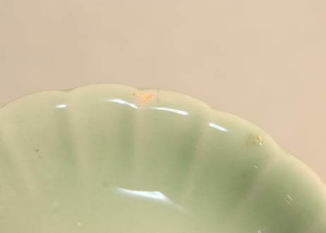 大正～昭和戦前青磁陽刻菊図小皿