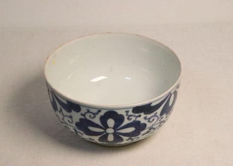 江戸幕末染付菱花と唐草図食籠 蓋ホツ,身あたり傷