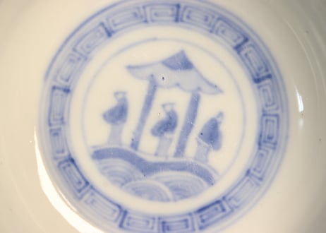 明治前期染付三方に山水窓絵と萩唐草図イゲ縁通り物蒸茶碗