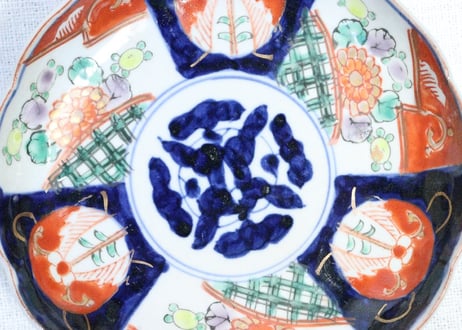 明治前期色絵三方に菊図小皿①　甘手,見込み濃いめ