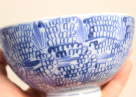 明治前期染付羽根微塵唐草図飯茶碗