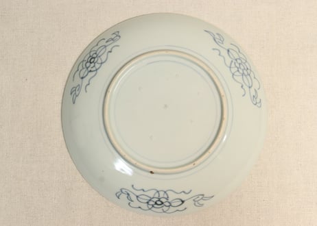 江戸後期染付獅子と牡丹図７寸皿②かたつき