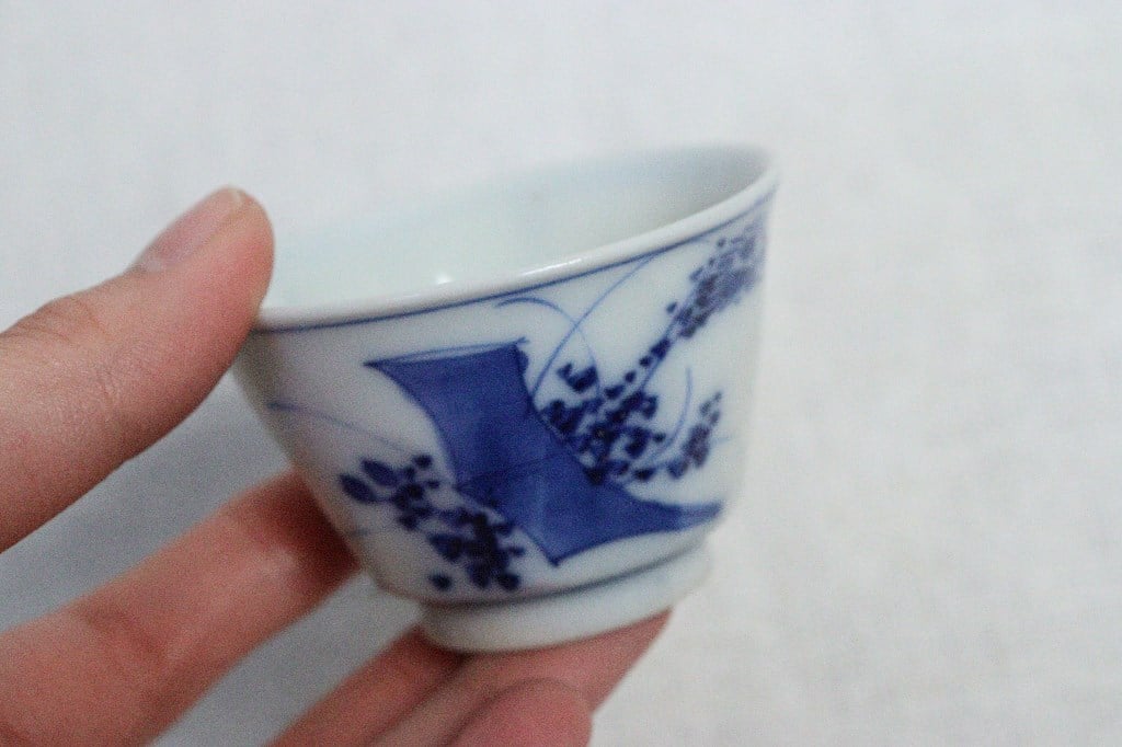 古染め付け花文様煎茶茶碗 明治前期染付草花と文字図煎茶碗 | 吉祥寺PukuPuku
