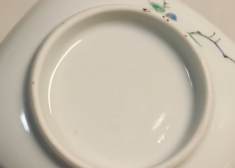 明治後期~大正色絵春蘭と牡丹に鳳凰図角小鉢②　トリ足