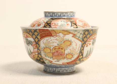 明治前期色絵桃に山水と鳥籠図通り物飯茶碗
