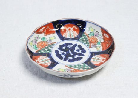明治前期色絵三方に菊図小皿①　甘手,見込み濃いめ