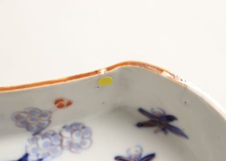 明治前期色絵秋海棠図分銅型縁立ち皿 ノミホツ