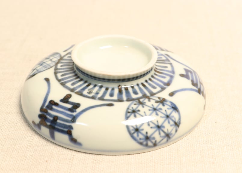 江戸後期染付丸文と文字図蓋茶碗①濃いめ | 吉祥寺PukuPuku