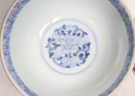 明治前期色絵梅に鶯と菖蒲図通り物飯茶碗
