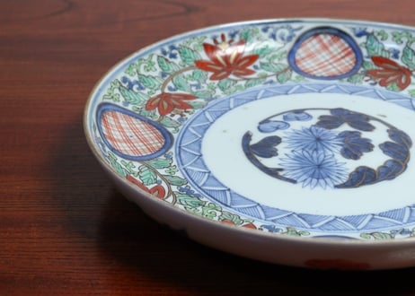 江戸中期色絵丸と唐草に花図7寸皿② ホツ