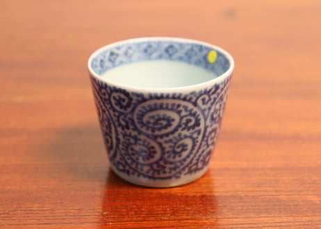 江戸中期染付蛸唐草図小猪口①ノミホツ