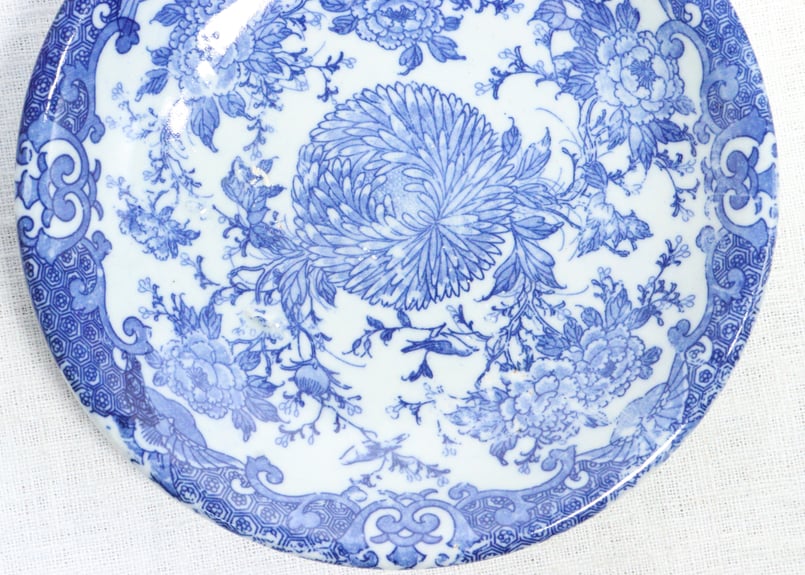 明治後期~大正銅判花散らし図6寸皿② 窯傷,少甘手 | 吉祥寺 明治後期~大正銅判花散らし図6寸皿② 窯傷,少甘手 | 吉祥寺