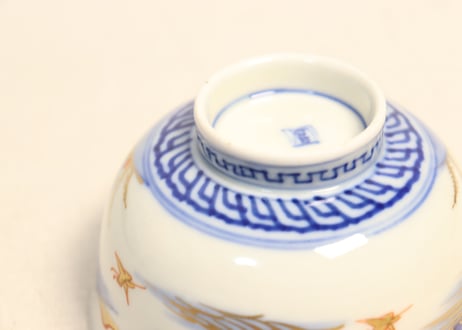 明治前期金彩染付山水図通り物飯茶碗