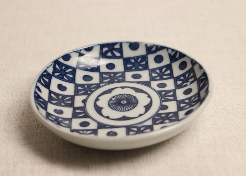 日本の国旗と旭日旗の陶器小皿