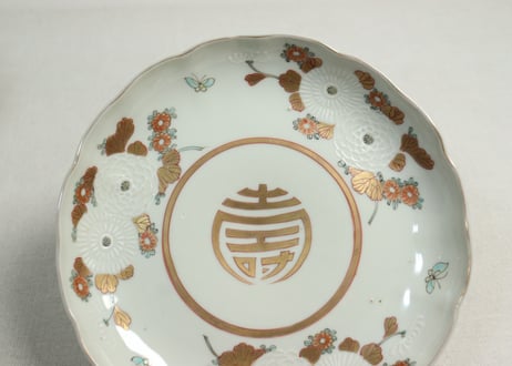 明治前期色絵三方菊図通り物7寸皿①文字大,蝶青色