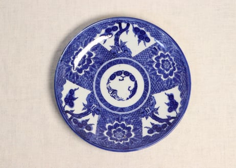 明治前期紙刷松と牡丹図8寸皿