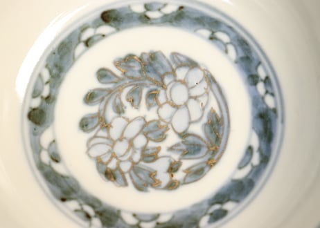 明治前期色絵桜に万年青図通り物飯茶碗①濃いめ