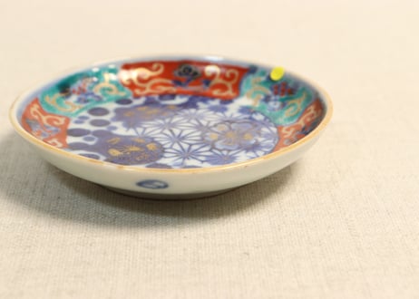 明治前期色絵陰刻麻の葉と桜図小皿②　窯傷