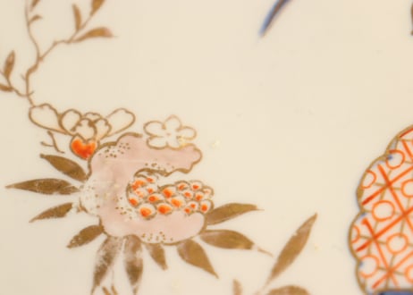 明治前期赤絵金彩柘榴と菖蒲図8寸皿