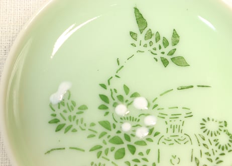 明治前期青磁紙刷草花図小皿