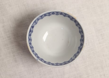 明治後期～大正銅判牡丹唐草図向付 窯傷