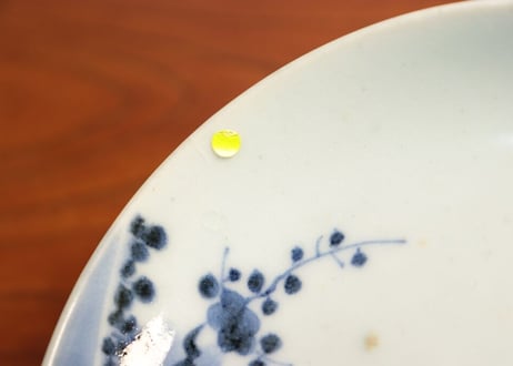 江戸中期染付梅と芝垣図4.5寸皿 五客組 １ケノミホツ,２ケ少甘手