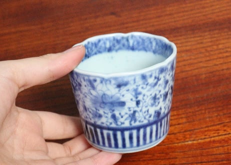 江戸中期染付花唐草文猪口　流れ,トリアシ