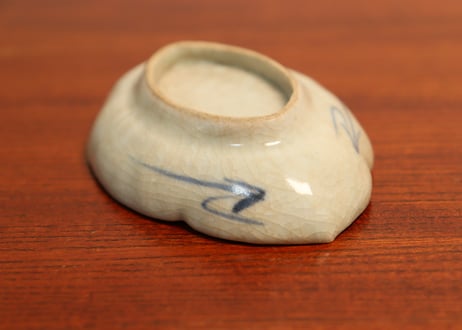 江戸中期コンニャク印判菊図木瓜型豆皿　甘手,直し,かたつき