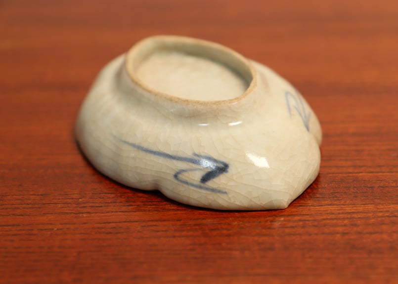 江戸中期コンニャク印判菊図木瓜型豆皿 甘手,直し,かたつき | 吉祥寺