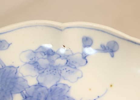 明治前期染付麒麟と花図７寸皿①黒点,高台窯傷