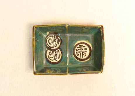 皿■渦福 明 色絵染付 四角皿 花篭 唐草 花尽くし 赤絵 時代物 骨董品■ 4号皿 染付瓔珞紋時代画風 庄三 SH-01-S – SEIKOU ONLINE