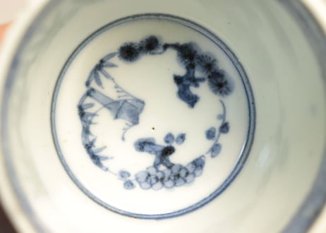 江戸後期染付蛸唐草文猪口 ニュウ