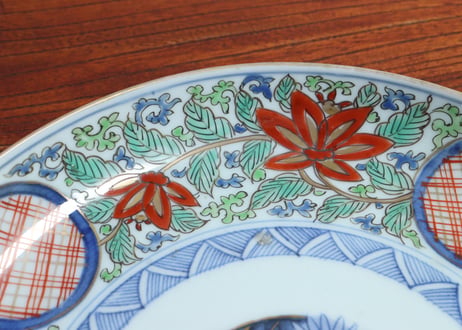 江戸中期色絵丸と唐草に花図7寸皿③ ホツ