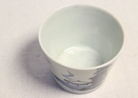 江戸中期染付山水図猪口　窯傷,高台ホツ