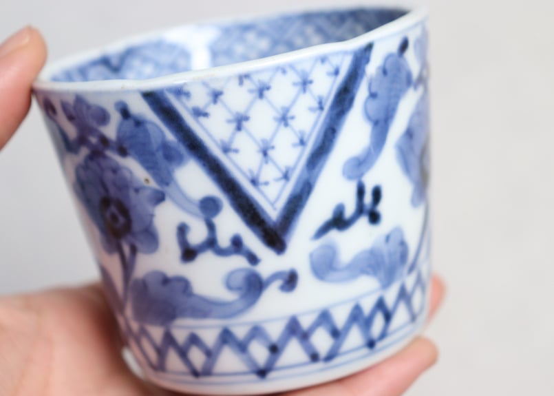 suzu様　江戸後期手描きのお花や鳥幾何学模様、金彩が美しい古伊万里の蕎麦猪口 suzu様 江戸後期手描きのお花や鳥幾何学模様、金彩が美しい古