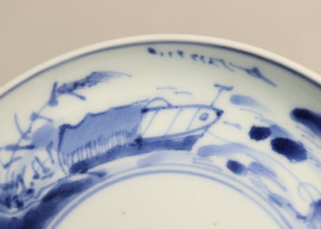 江戸中期染付舟引き人物と蔦花図小皿