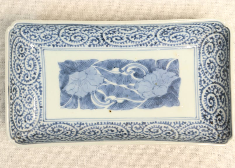 江戸中期染付蛸唐草図長皿 | 吉祥寺PukuPuku