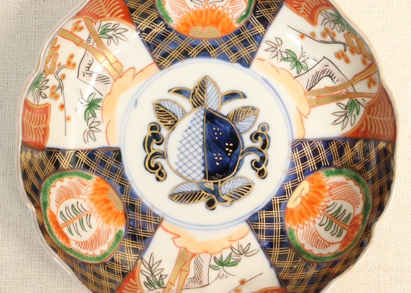 角皿 赤絵 色絵 金彩 松竹梅 4枚 唐草 明治前後 角皿 赤絵 色絵 金彩 松竹梅 4枚 唐草 明治前後 - メルカリ