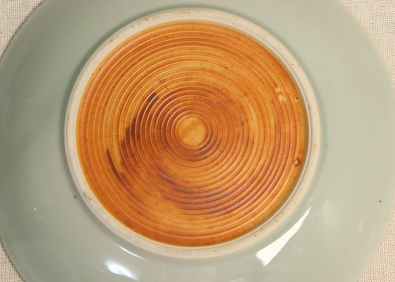 昭和戦前青磁陽刻金魚図6寸皿 | 吉祥寺PukuPuku