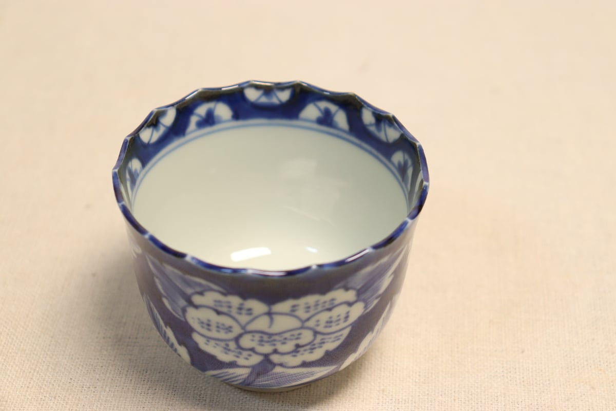 江戸後期染付牡丹図向付①大きめ,個体差あり | 吉祥寺PukuPuku