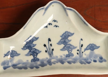 江戸中期コンニャク印判松図富士型皿 ノミホツ,高台ホツ,小ホツ