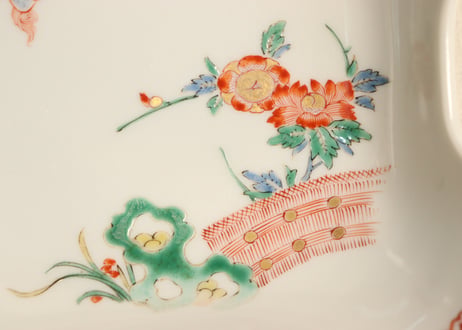 明治後期~大正色絵春蘭と牡丹に鳳凰図角小鉢①