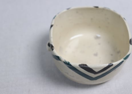 明治後期~大正織部焼幾何学文図角蓋物　染み