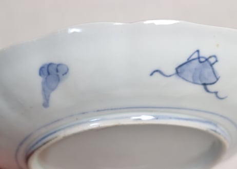 明治前期色絵六方に牡丹と水仙図7寸皿②かたつき