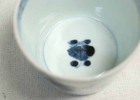 江戸後期色絵秋海棠図猪口①